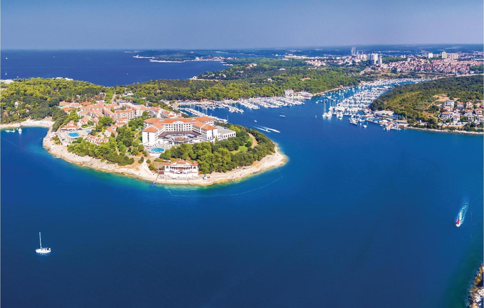 Awesome Apartment In Pula With Wifi Экстерьер фото
