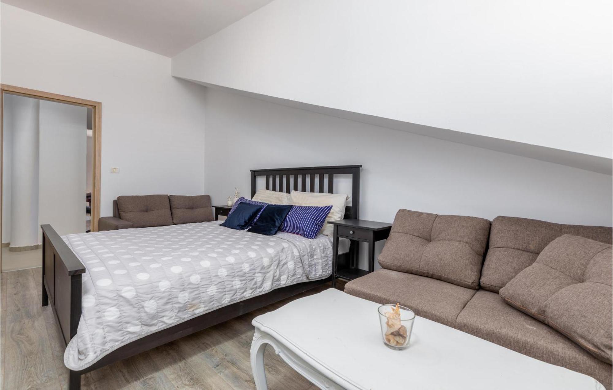 Awesome Apartment In Pula With Wifi Экстерьер фото